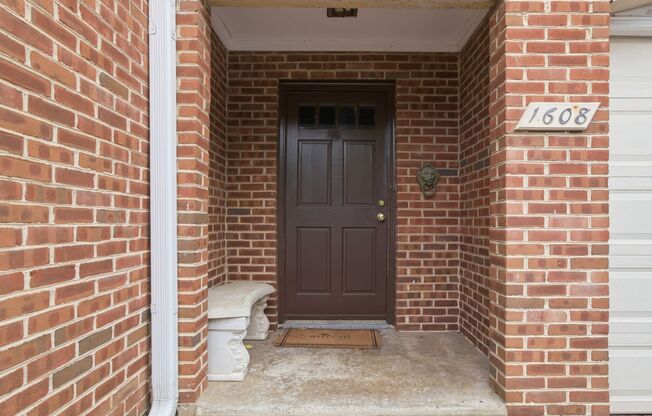 Furnished Arlington Townhouse for Rent- Garage Parking, Amazing Location