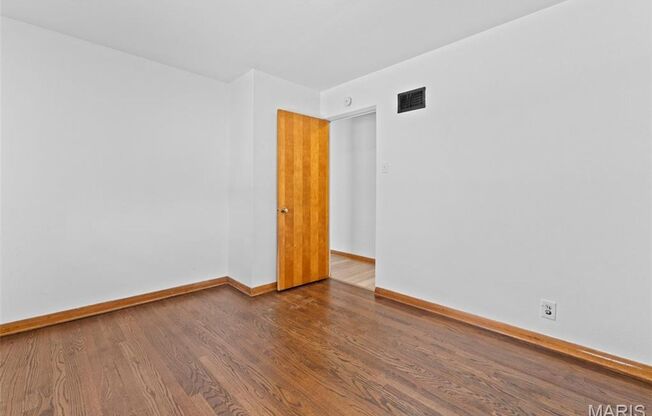 2 beds, 1 bath, 770 sqft, $1,200, Unit Southwest Ave - 2048