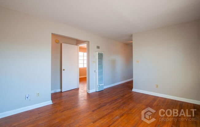 896 GREENWOOD AVE NE