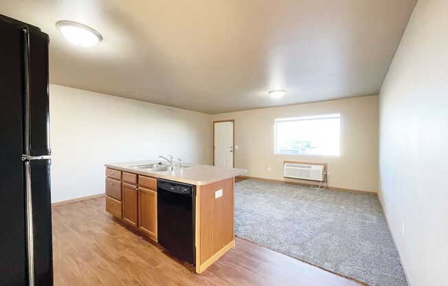 1 bed, 1 bath, $885, Unit 8