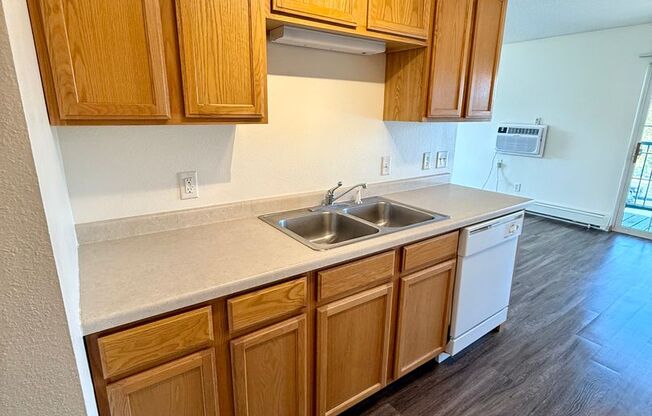 2 beds, 1 bath, 1,012 sqft, $1,575, Unit 95-302