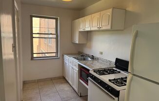 3 beds, 1 bath, $1,995, Unit 210C