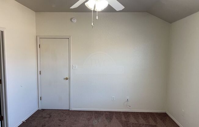 3 beds, 2 baths, $1,095, Unit 3302 Toledo Unit A