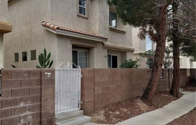 Located in Gated Community of Nob Hill. Rich Wood laminate & tile flooring throughout living area