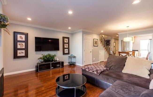 1642 BRANHAM LN