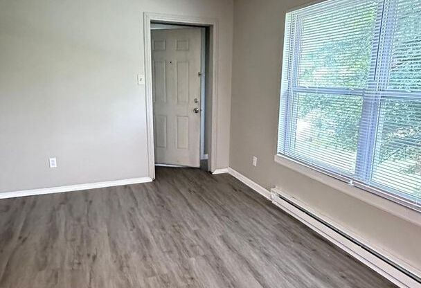 2 beds, 1 bath, $1,000, Unit D