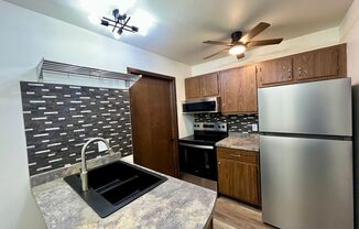 2 beds, 1 bath, 800 sqft, $895, Unit 105