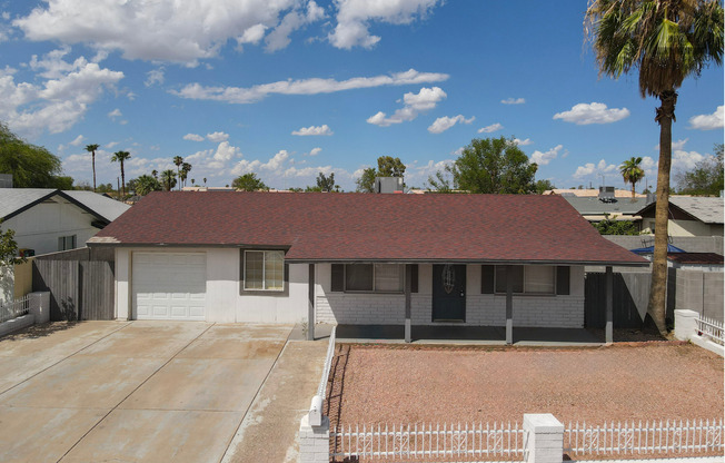 4Bed/2Bath House at Chandler Blvd/McQueen Rd! Ready for Immediate Move-In! – NO HOA!