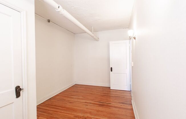 2 beds, 1 bath, 1,400 sqft, $1,299, Unit 20-B1
