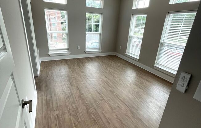 2 beds, 2 baths, 1,081 sqft, $1,682, Unit 1-220