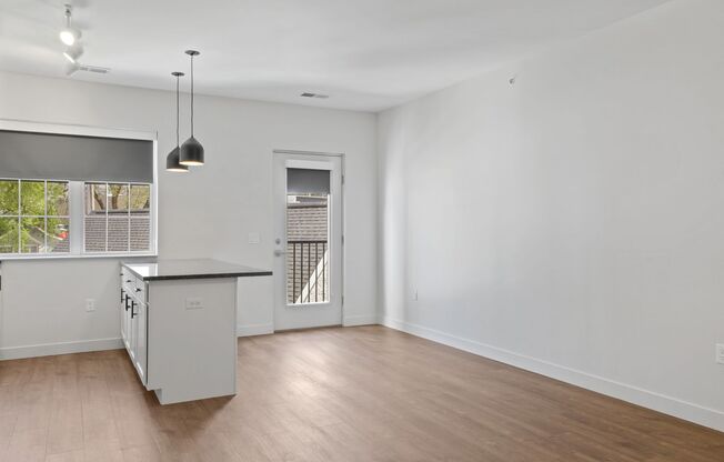 1 bed, 1 bath, 703 sqft, $1,325, Unit 113