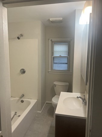 1 bed, 1 bath, 700 sqft, $2,100, Unit 3