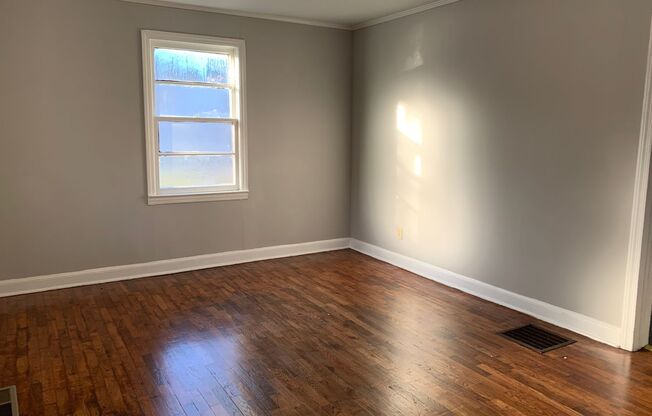 3 Bedrooms, 1 Bathroom - West Rome House