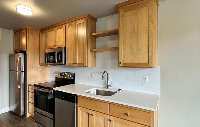 1 bed, 1 bath, $1,595, Unit 14