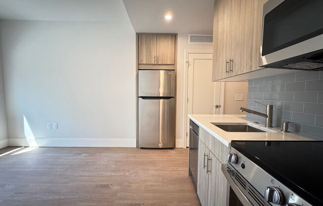 1 bed, 1 bath, $3,000, Unit 419