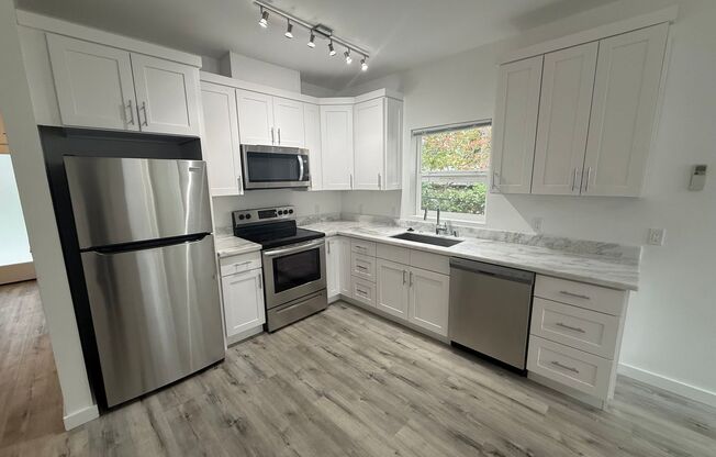 2 beds, 1 bath, 745 sqft, $2,095, Unit 8513-201