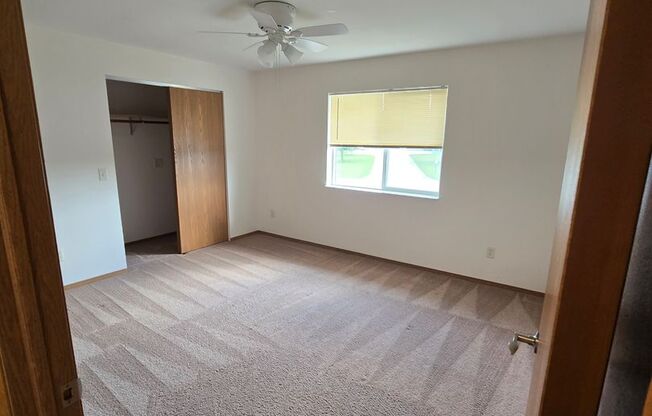 2 beds, 1 bath, 1,010 sqft, $1,269, Unit PL   7602