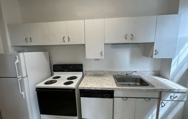 2 beds, 2 baths, 1,303 sqft, $2,165, Unit New King Edward  502