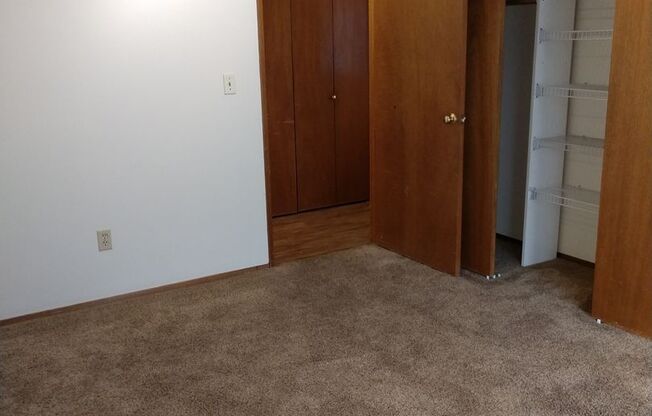 3 beds, 2 baths, $2,100, Unit 2236