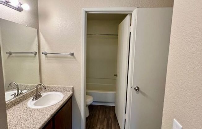 2 beds, 2 baths, 948 sqft, $1,795, Unit 52