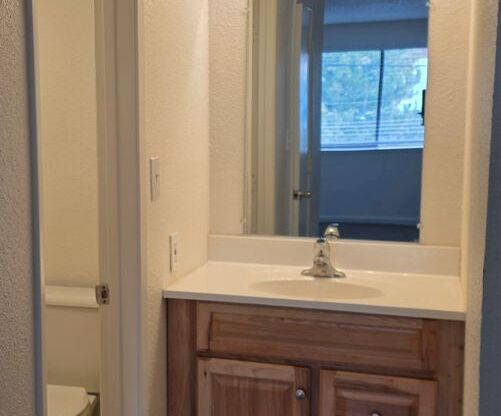 Studio, 1 bath, 375 sqft, $940, Unit 37