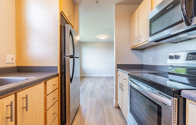 Studio, 1 bath, 660 sqft, $1,595, Unit B602