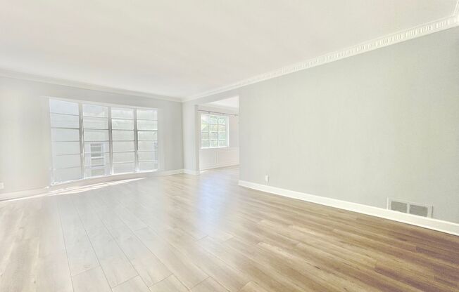 2027-2033 S. Beverly Glen Blvd