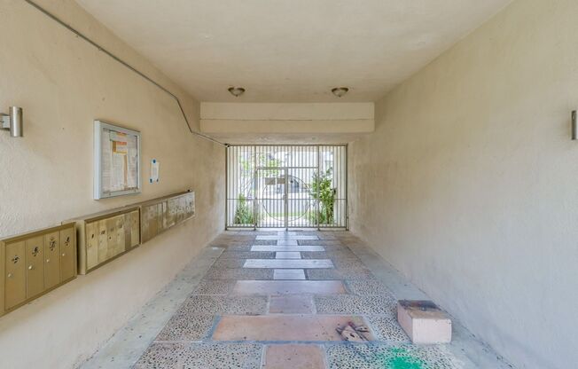 Baldwin Hills Apartment Living – Convenient, Connected, Comfortable!