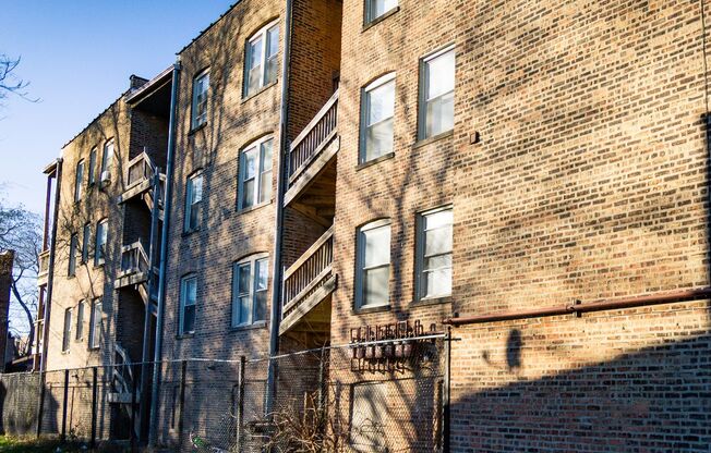 1123 E 81 ST