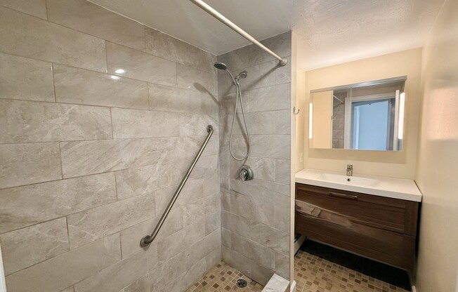 1 bed, 1 bath, 1,100 sqft, $2,000, Unit 1