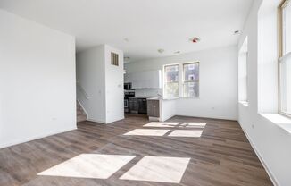 Spacious 3 Bed 2 Bath Duplex Up, In unit W/D in Humboldt Park!