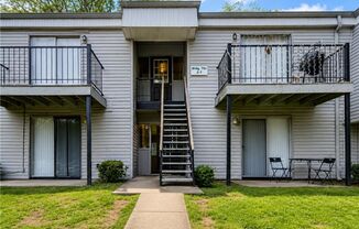 Charming 2 Bedroom, 2 Bath Condo available in South Charlotte!