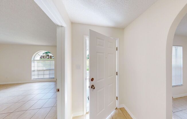 4Br/ 2Bath Home In Clermont - Available Now!