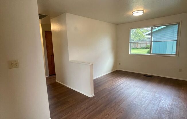 2 beds, 1 bath, 928 sqft, $1,495