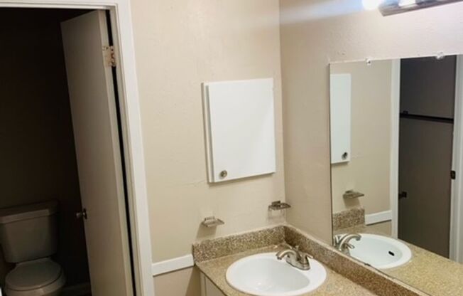2 beds, 2 baths, 1,103 sqft, $1,580, Unit 1060