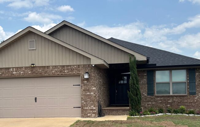 Modern Home in GREAT neighborhood w/ community pool!!