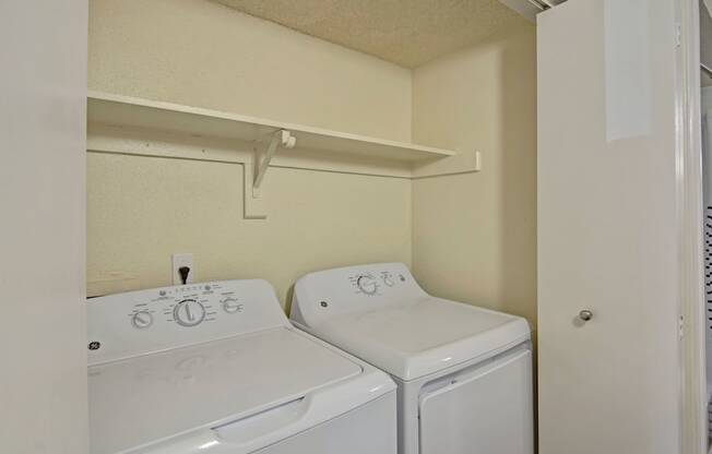 Motif Laundry