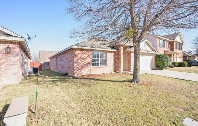 Beautifully crafted 3-2-2 home in the north Fort Worth area!