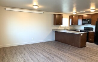 3 beds, 1 bath, 1,070 sqft, $1,100, Unit 661 #4