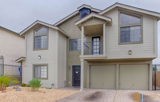 4255 Winona Ave