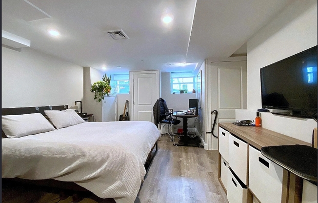 4 beds, 2 baths, 1,765 sqft, $6,300, Unit 15-1