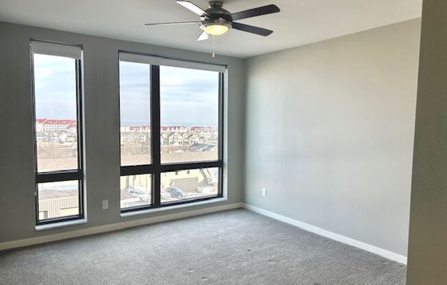 2 beds, 2 baths, 990 sqft, $2,125, Unit 422