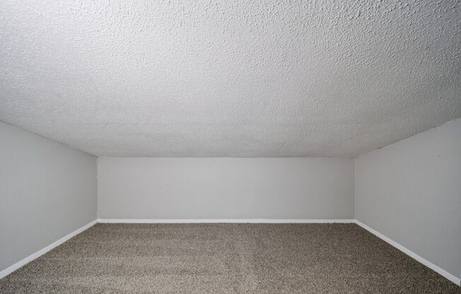 3 beds, 2 baths, 1,300 sqft, $1,239, Unit 83001