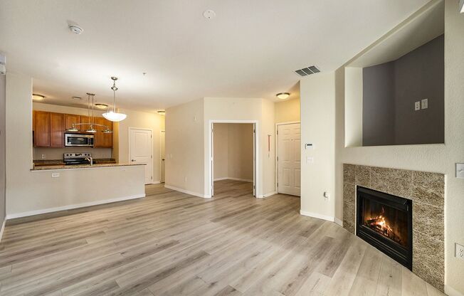 2 beds, 1.5 baths, $1,795, Unit Unit 619