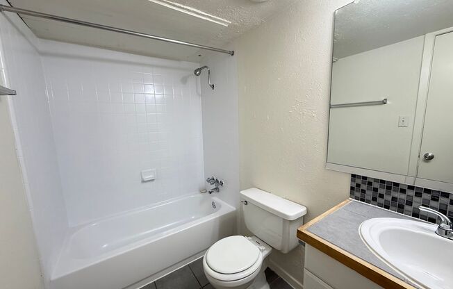 1 bed, 1 bath, 660 sqft, $1,239, Unit OPA-142