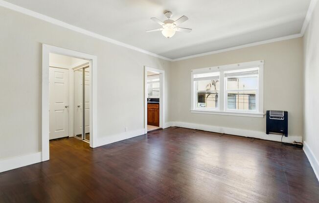 Remodeled Condo blocks form Beach & Downtown Long Beach!
