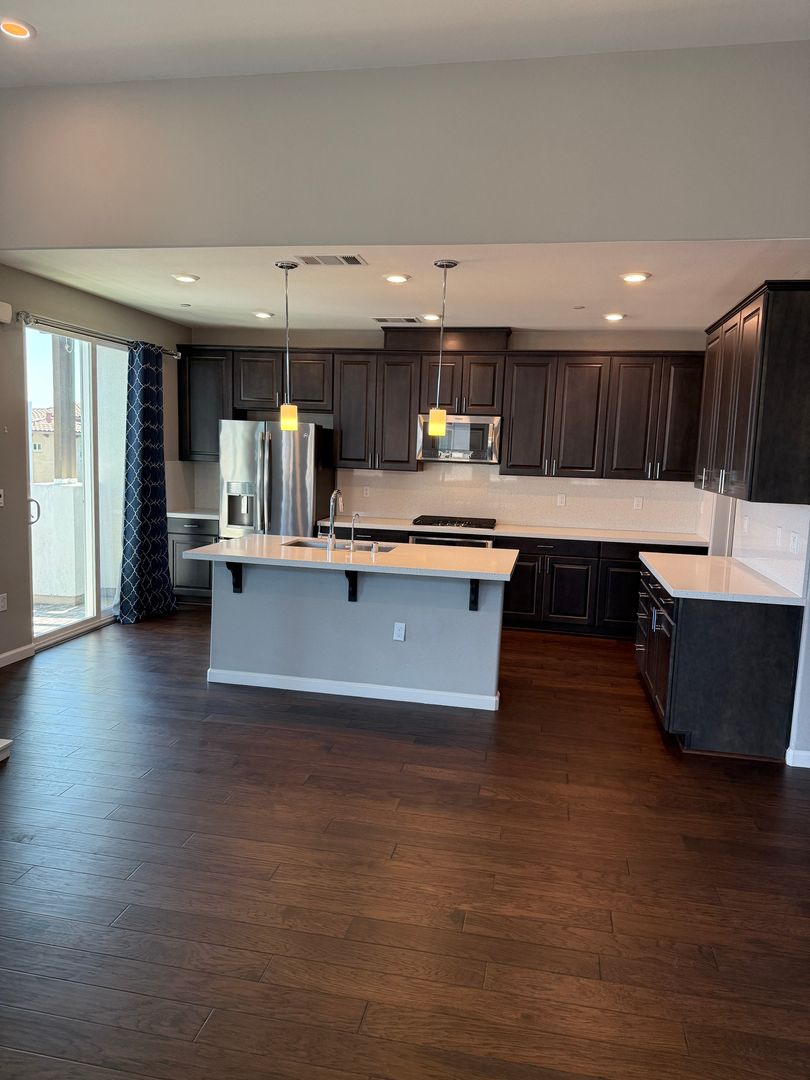PENTHOUSE CONDO IN COMMUNICATION HILL | 2BEDS, 2BATHS | MUST SEE!!!