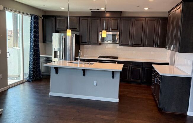 PENTHOUSE CONDO IN COMMUNICATION HILL | 2BEDS, 2BATHS | MUST SEE!!!