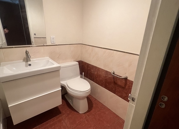 Studio, 1 bath, 636 sqft, $2,750, Unit 8P