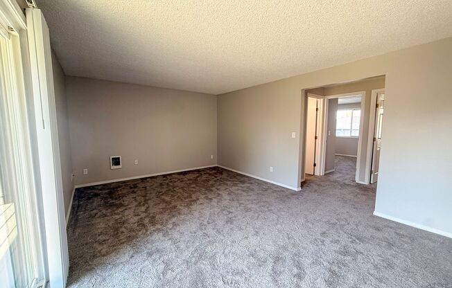 2 beds, 1 bath, 889 sqft, $1,175, Unit 04